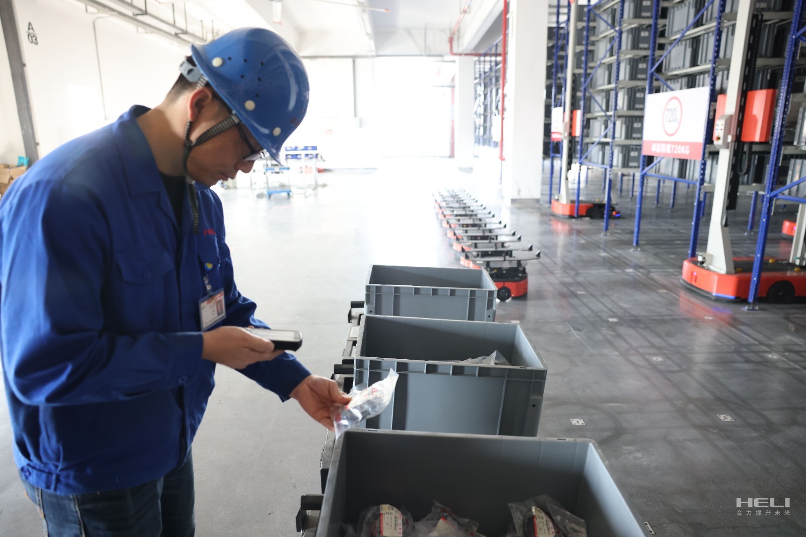 工作中的蔣善修(二).jpg 工作中的蔣善修(二).jpg